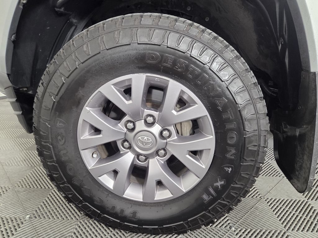 Used 2017 Toyota Tacoma TRD Sport RWD image 8
