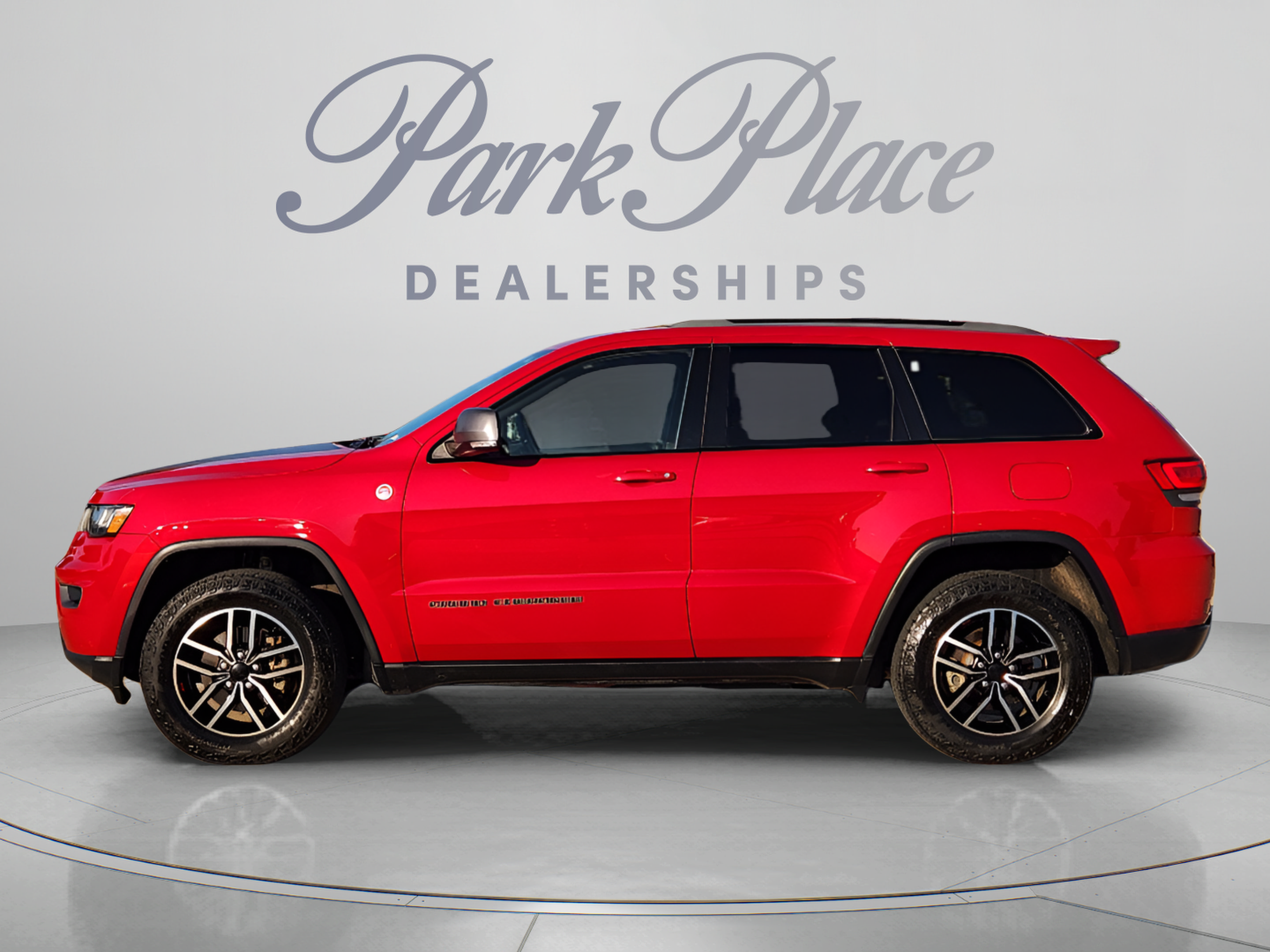Used 2020 Jeep Grand Cherokee Trailhawk AWD/4WD image 2