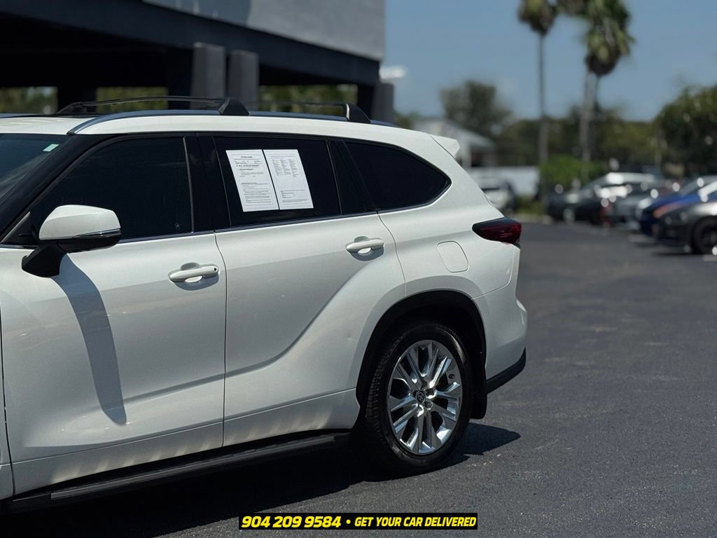 Used 2021 Toyota Highlander Limited FWD image 3