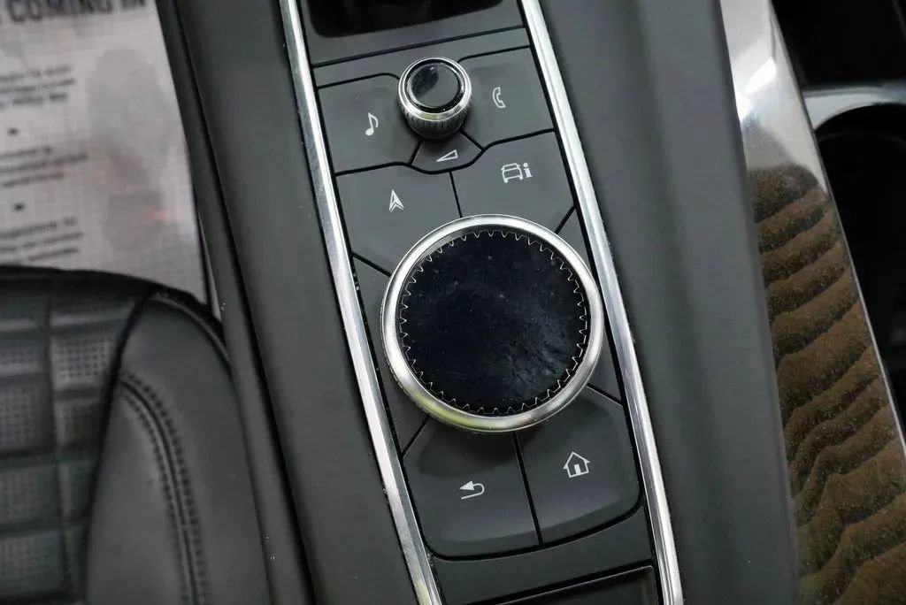 Used 2024 Cadillac Escalade Premium Luxury Platinum AWD/4WD image 35