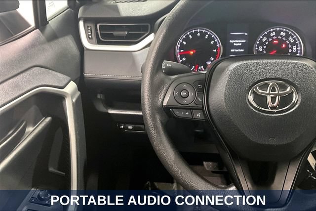 Used 2019 Toyota RAV4 LE AWD/4WD image 14