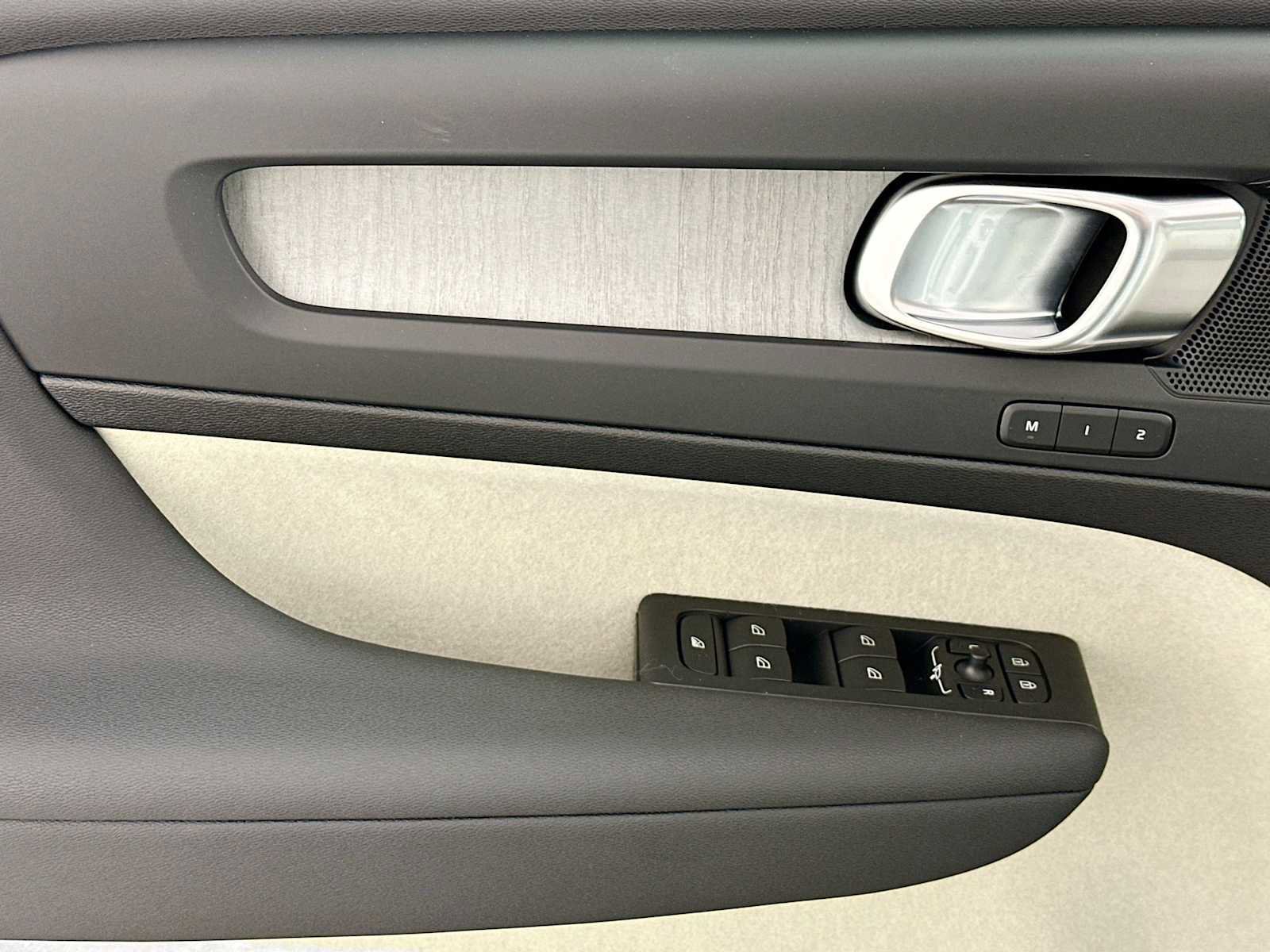 Used 2025 Volvo XC40 B5 Plus w/ Protection Package Premier image 14