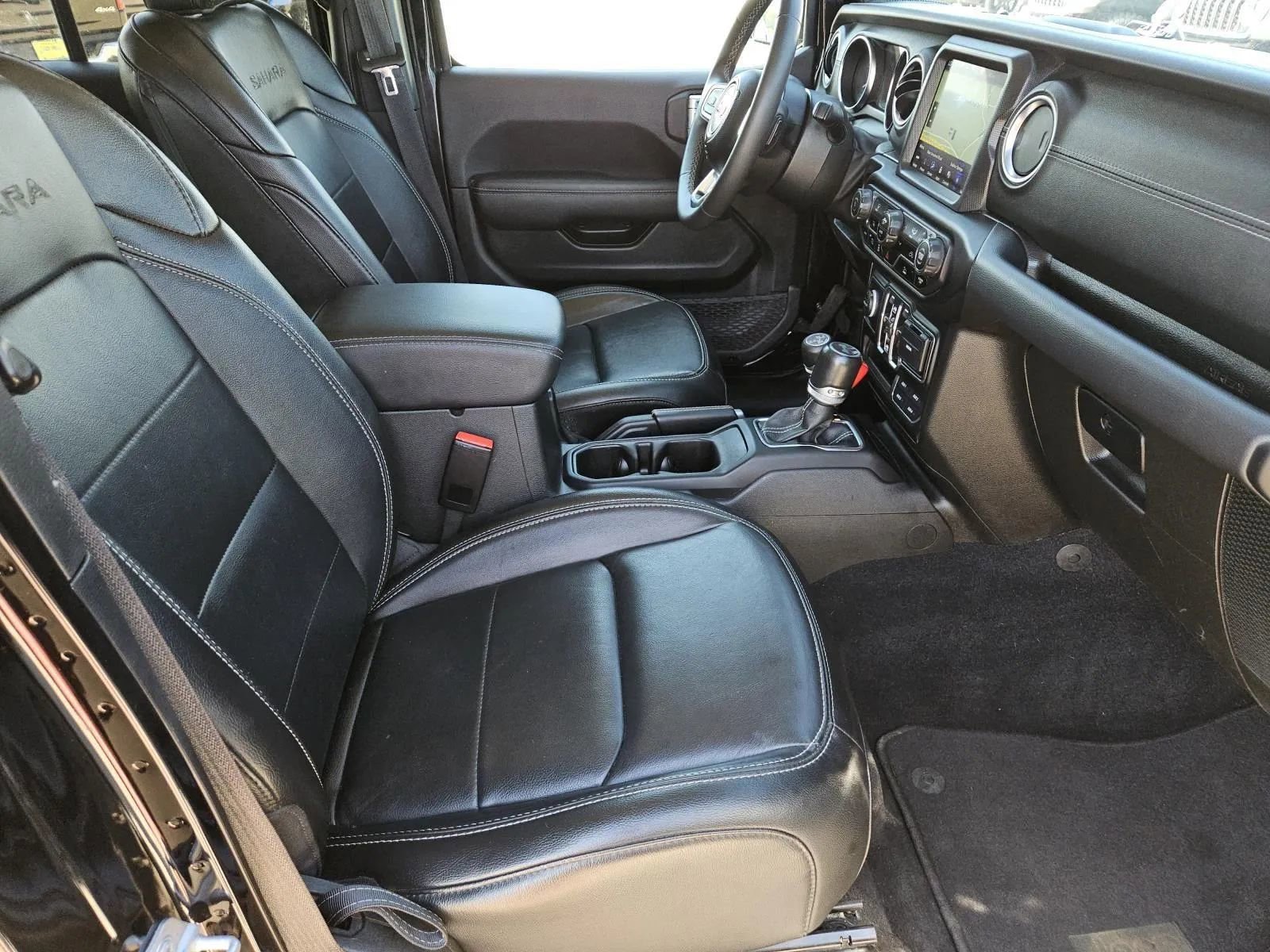 Used 2023 Jeep Wrangler Sahara image 31