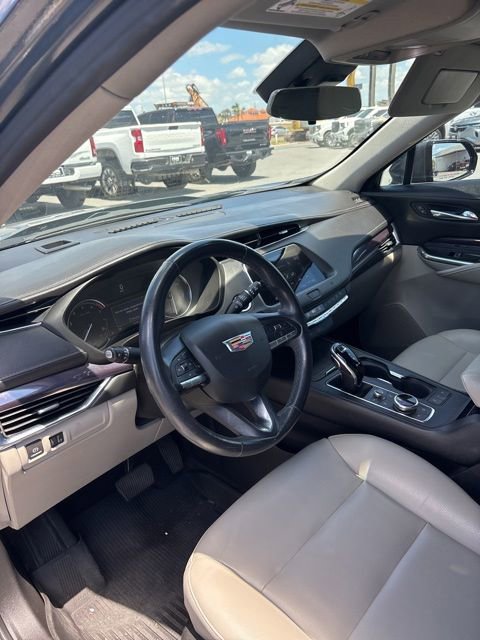 Used 2021 Cadillac XT4 Luxury FWD image 3