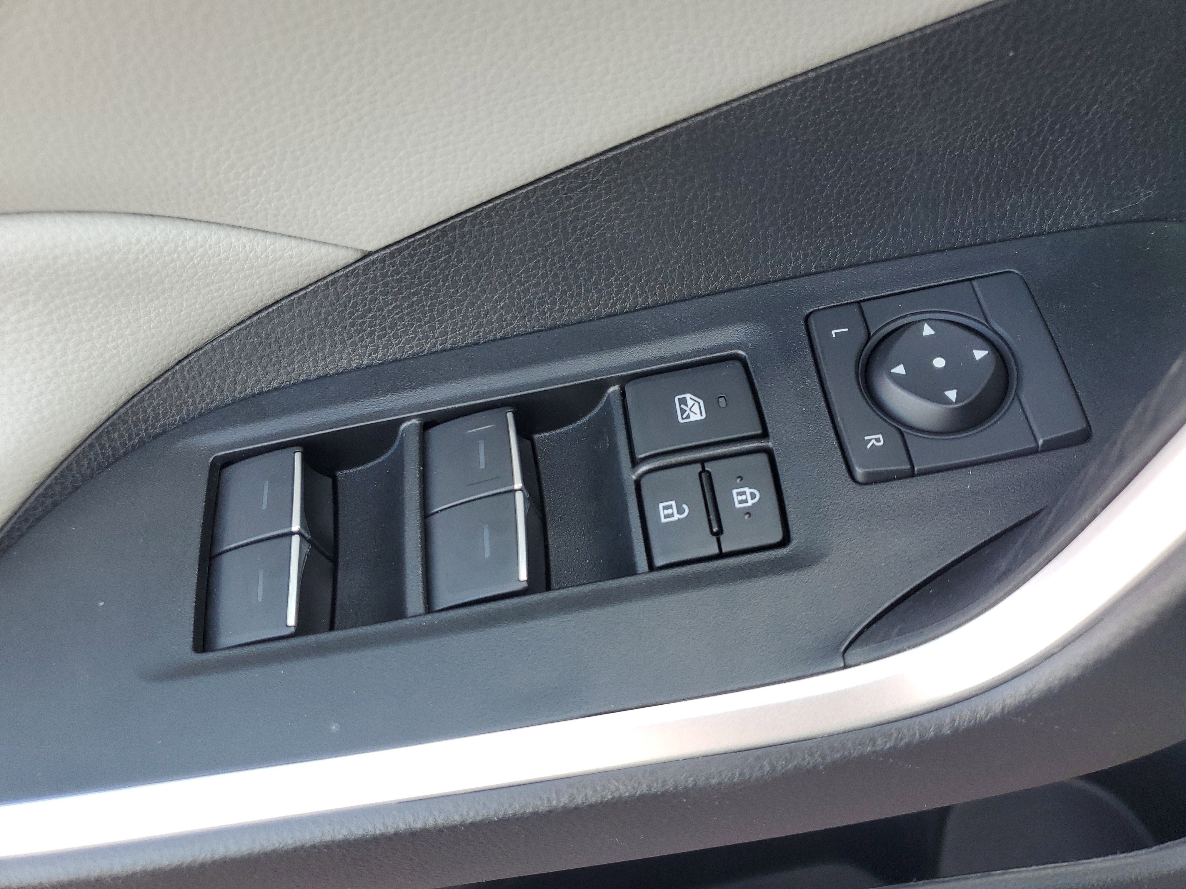 Used 2024 Toyota RAV4 XLE Premium image 31