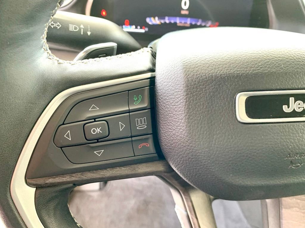 Used 2022 Jeep Grand Cherokee L Limited AWD/4WD image 36