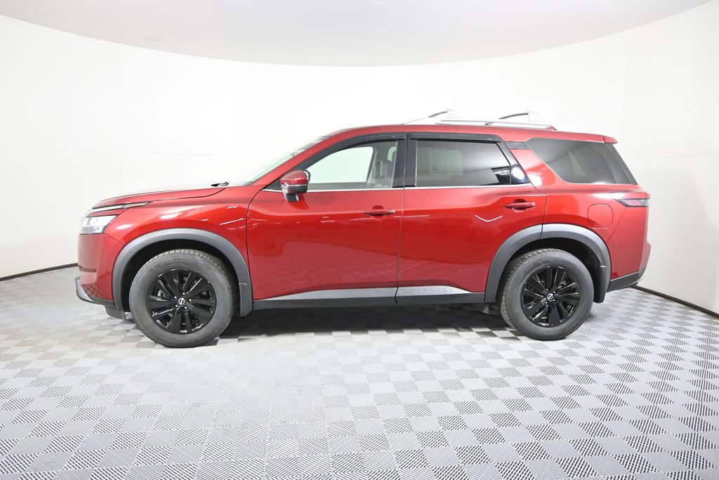 Used 2023 Nissan Pathfinder SL image 2