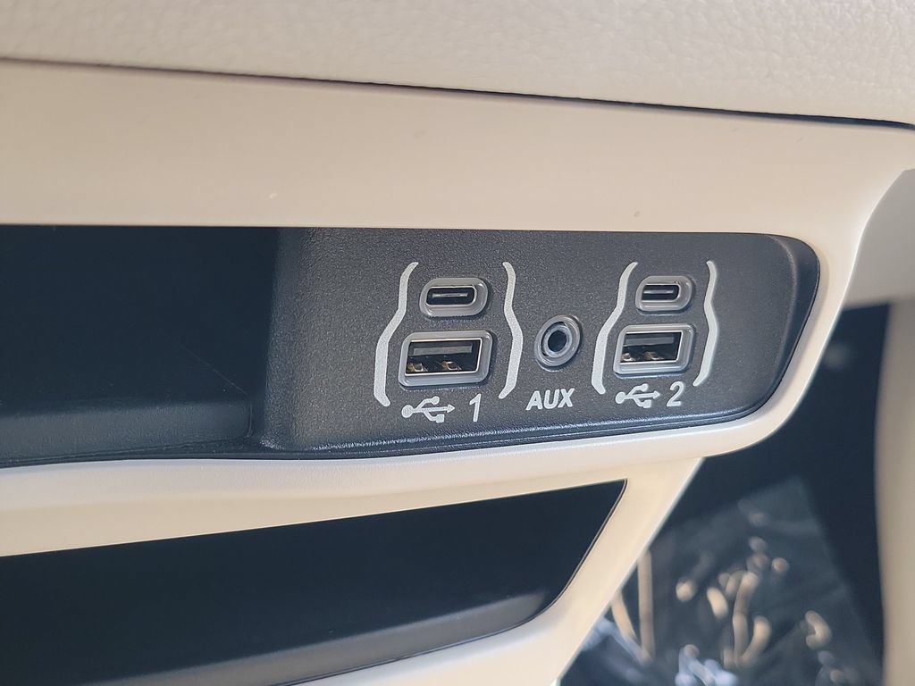 Certified 2024 Chrysler Pacifica Touring-L FWD image 30