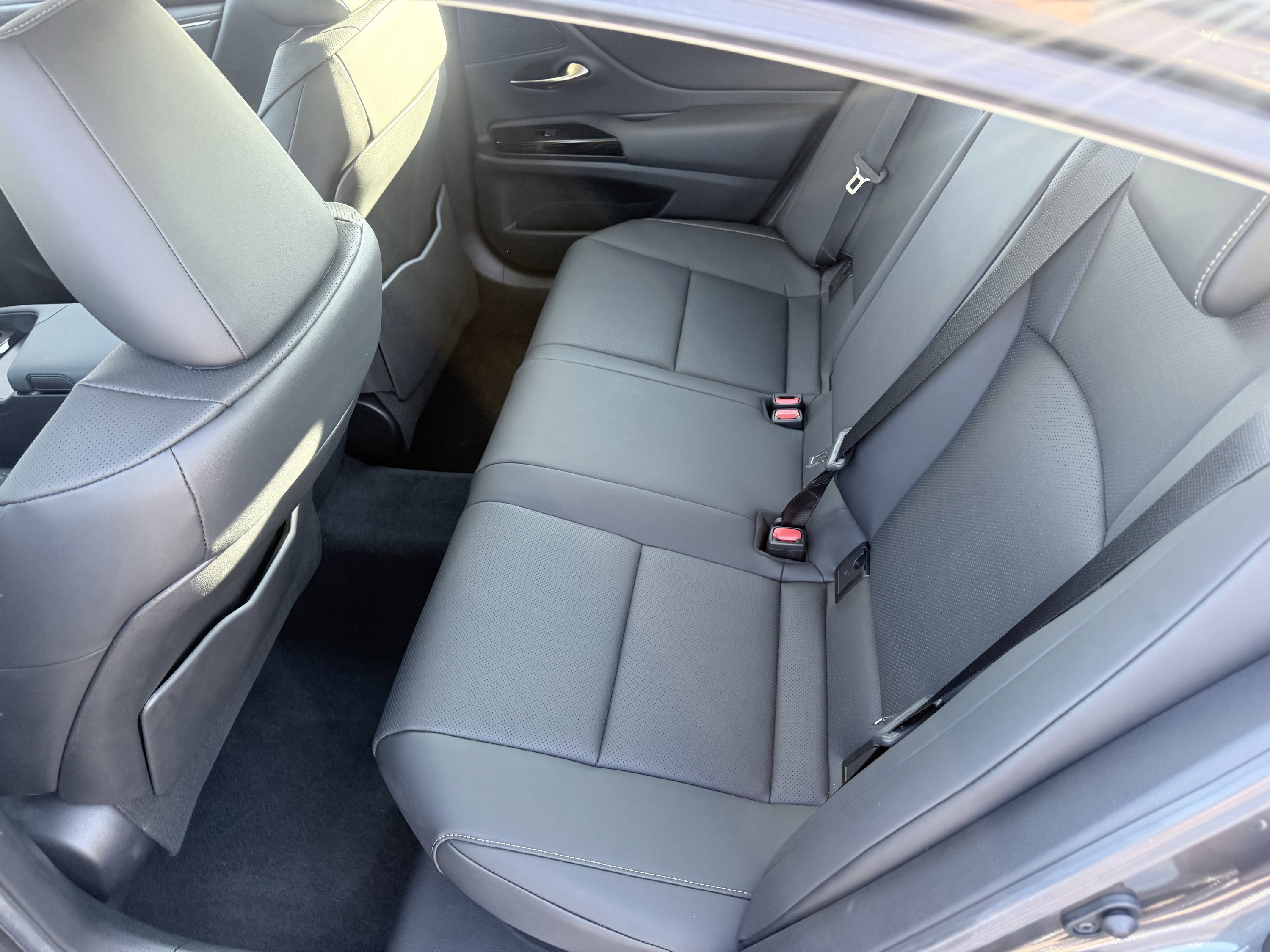 Used 2025 Lexus ES 300h ES 300h F SPORT Design w/ Premium Package image 14