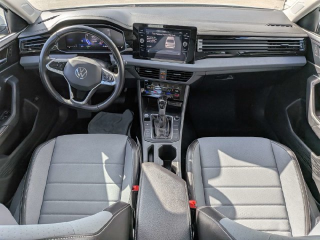Used 2025 Volkswagen Jetta SE FWD image 13