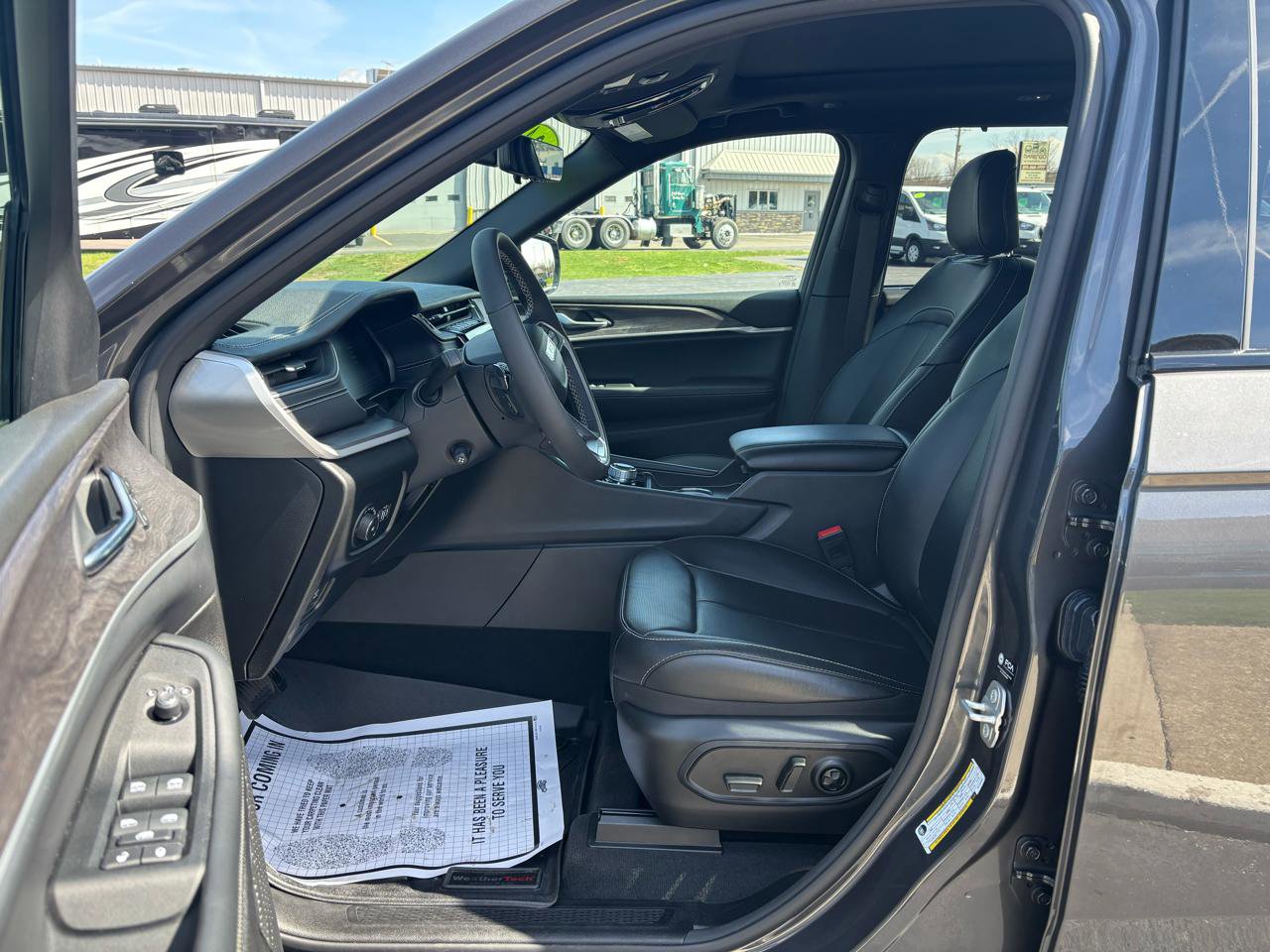 Used 2024 Jeep Grand Cherokee Limited w/ Luxury Tech Group II image 9