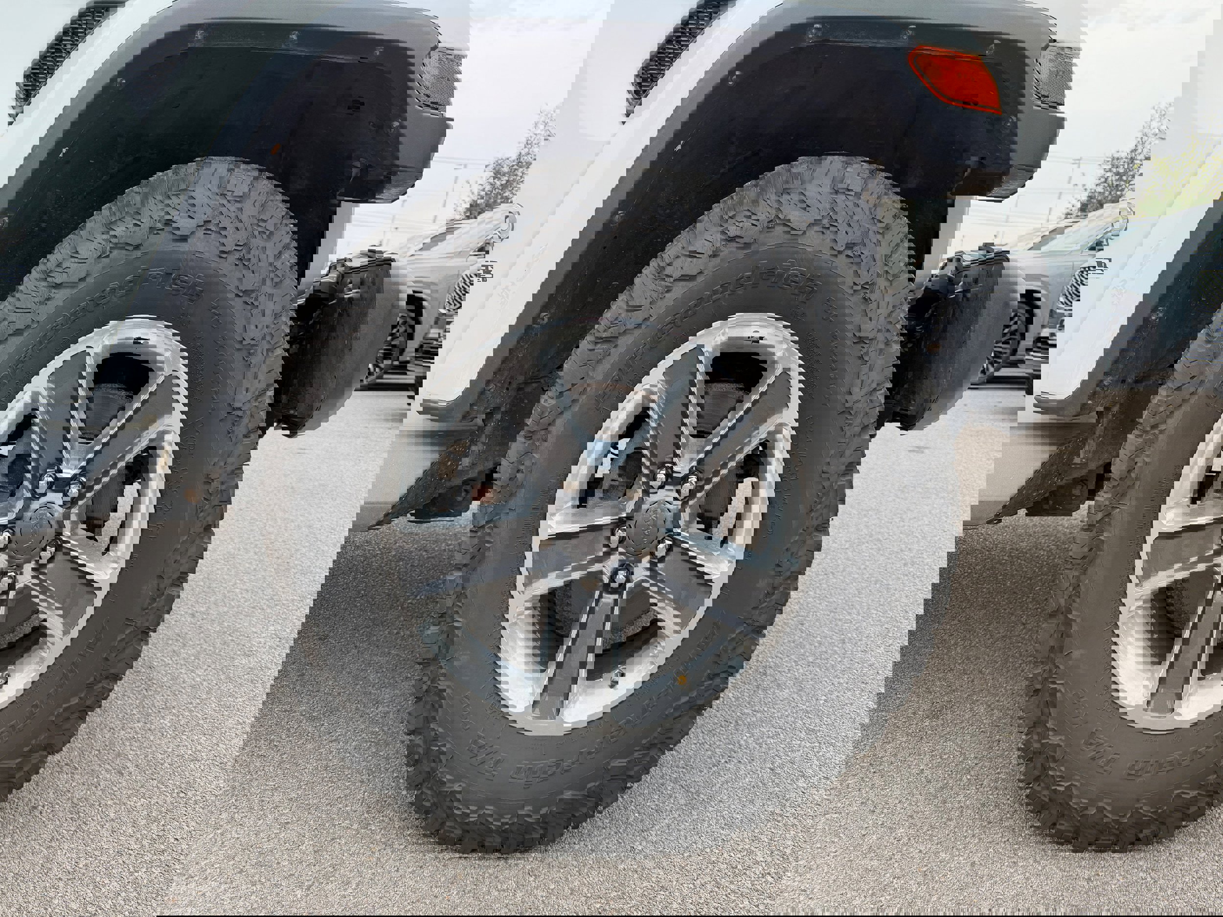 Used 2019 Jeep Wrangler Unlimited Sahara image 9