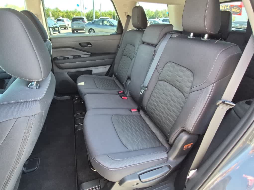 Used 2025 Nissan Pathfinder S AWD/4WD image 8