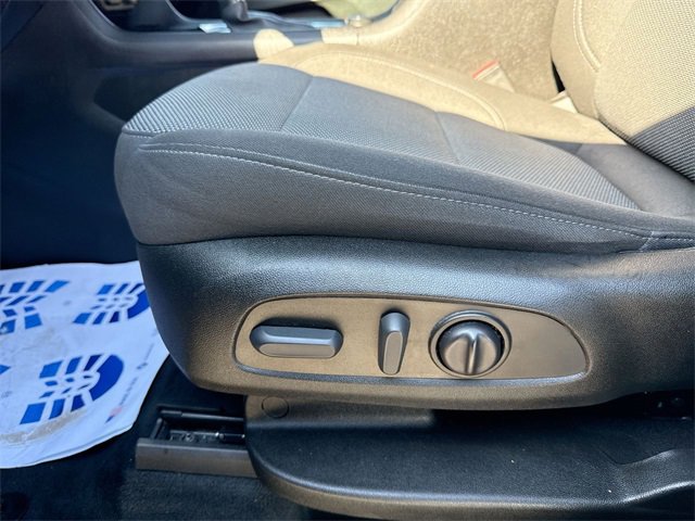 Used 2023 Chevrolet Traverse LT image 12