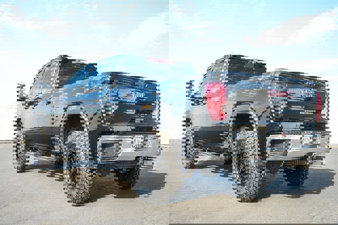 Used 2023 GMC Sierra 2500 SLT w/ SLT Premium Package image 10