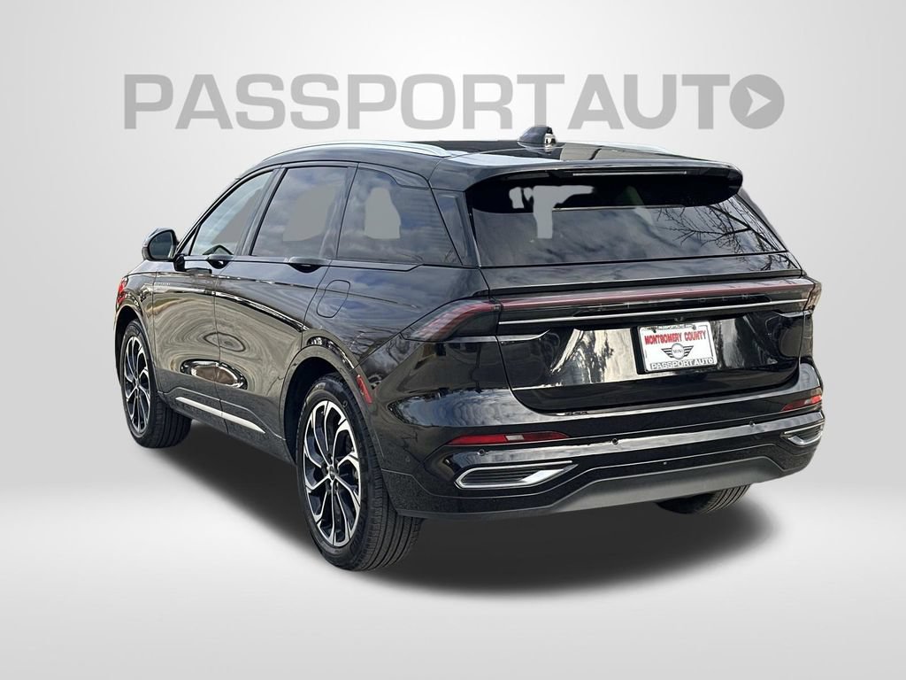 Used 2024 Lincoln Nautilus Reserve AWD/4WD image 2