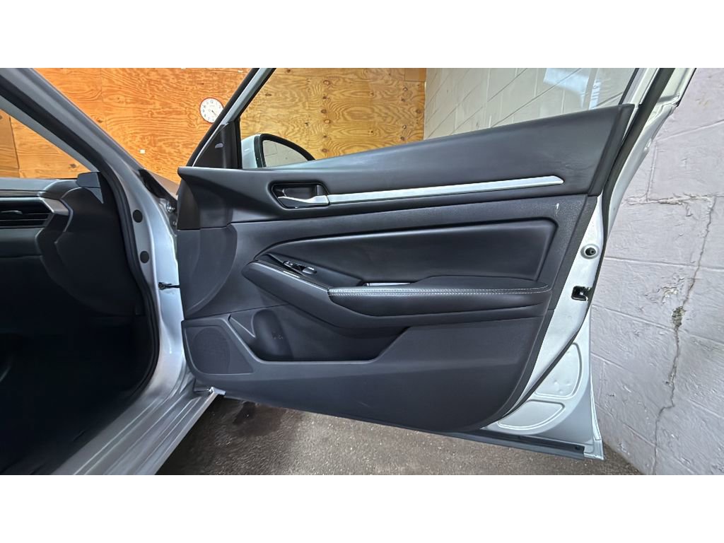 Used 2023 Nissan Altima 2.5 SV image 17