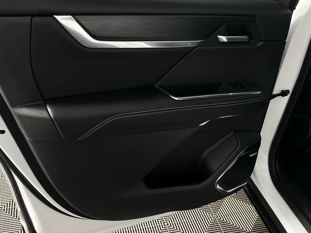 Used 2025 GMC Acadia Elevation image 31