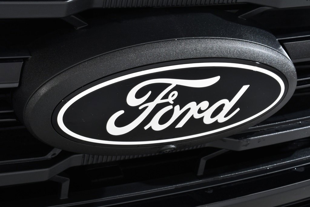 New 2025 Ford F150 XLT w/ Equipment Group 302A MID image 20