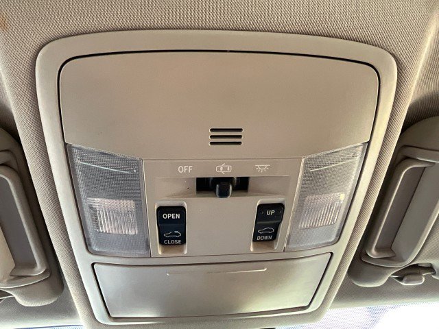 Used 2018 Toyota RAV4 Limited image 18