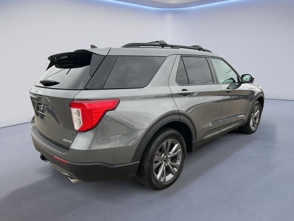 Used 2023 Ford Explorer XLT w/ Equipment Group 202A image 7
