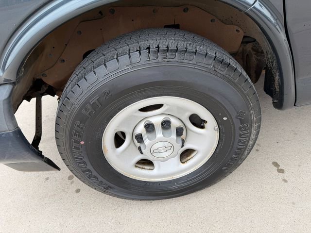 Used 2017 Chevrolet Express 2500 image 12