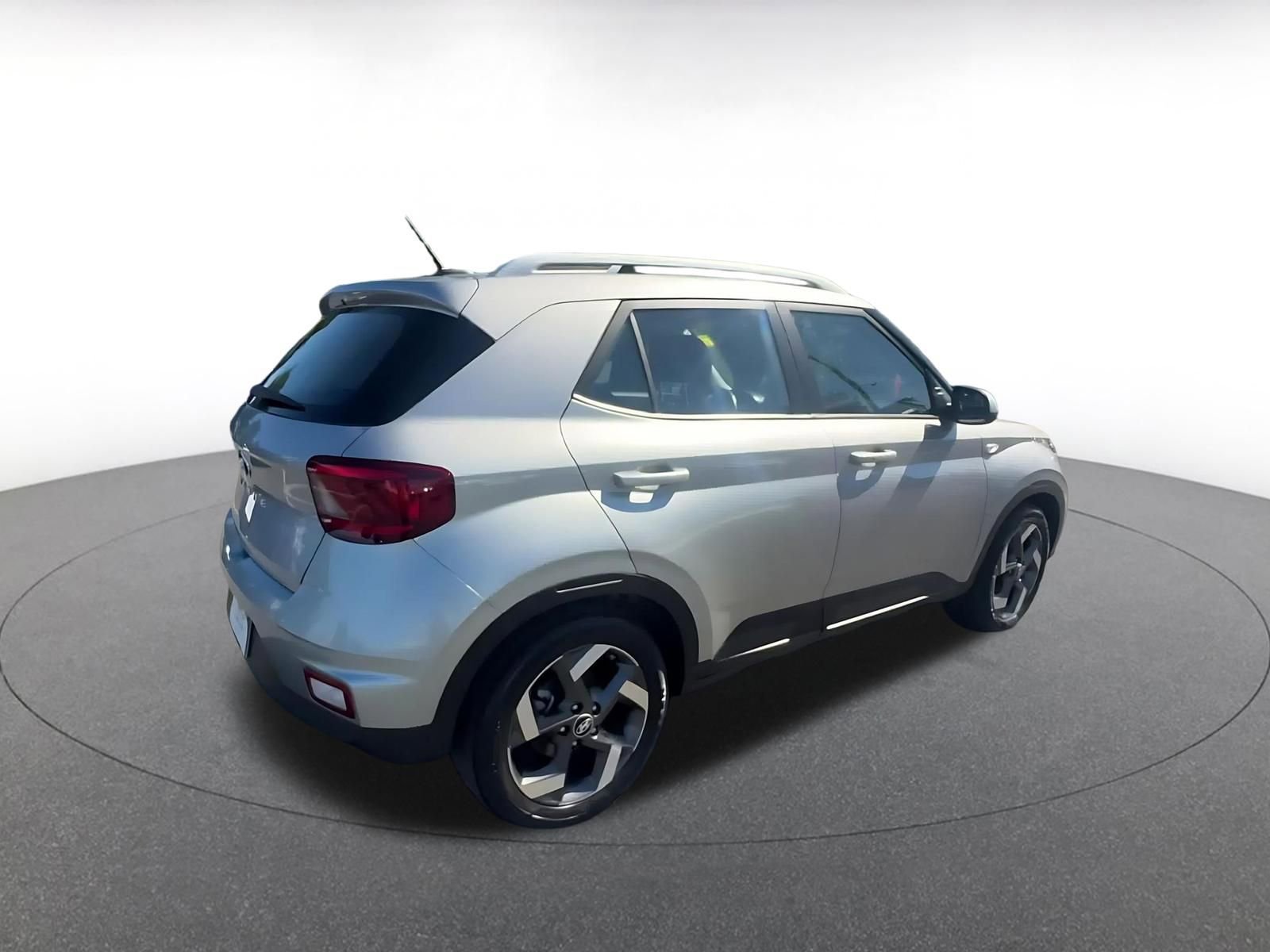 Used 2025 Hyundai Venue SEL image 15