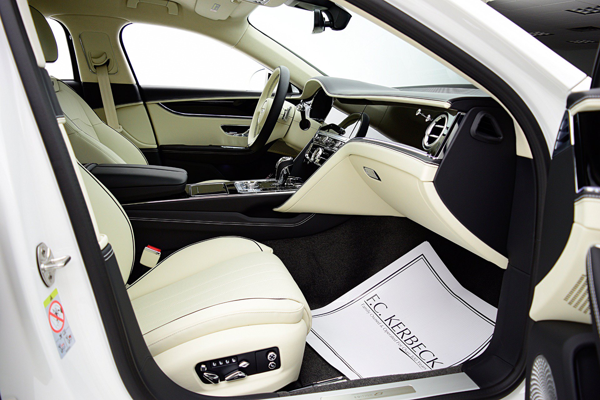 Used 2024 Bentley Flying Spur Azure AWD/4WD image 34