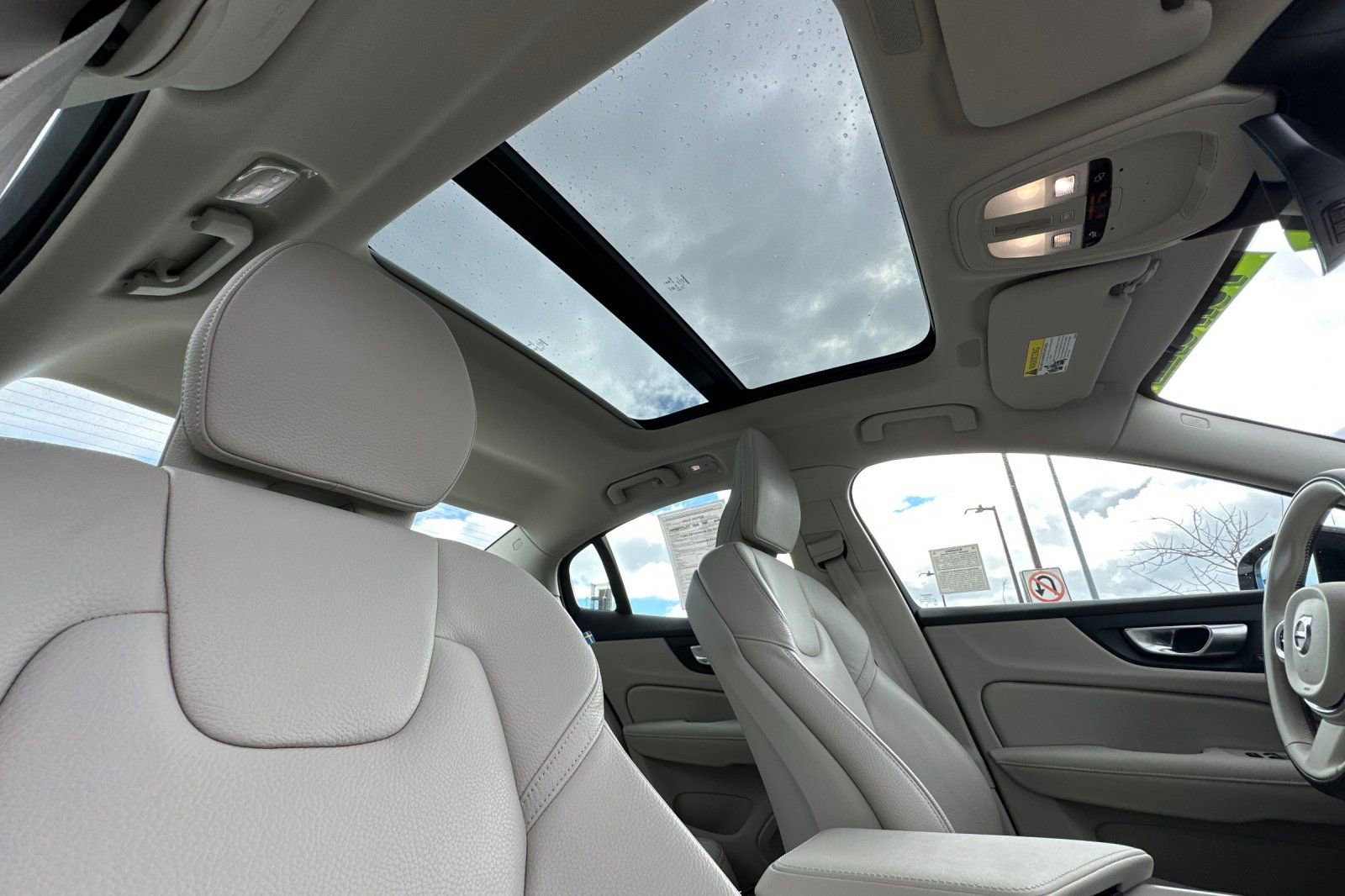 Certified 2024 Volvo S60 B5 Ultimate w/ Climate Package image 19