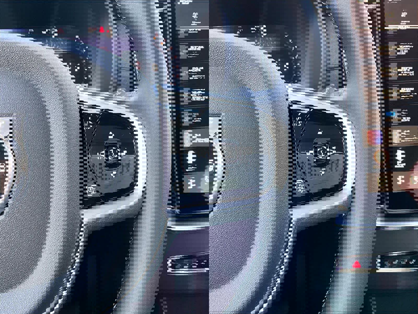 New 2026 Volvo XC90 B5 Plus w/ Protection Package image 18