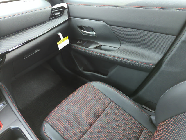 New 2026 Nissan Kicks SR FWD image 21
