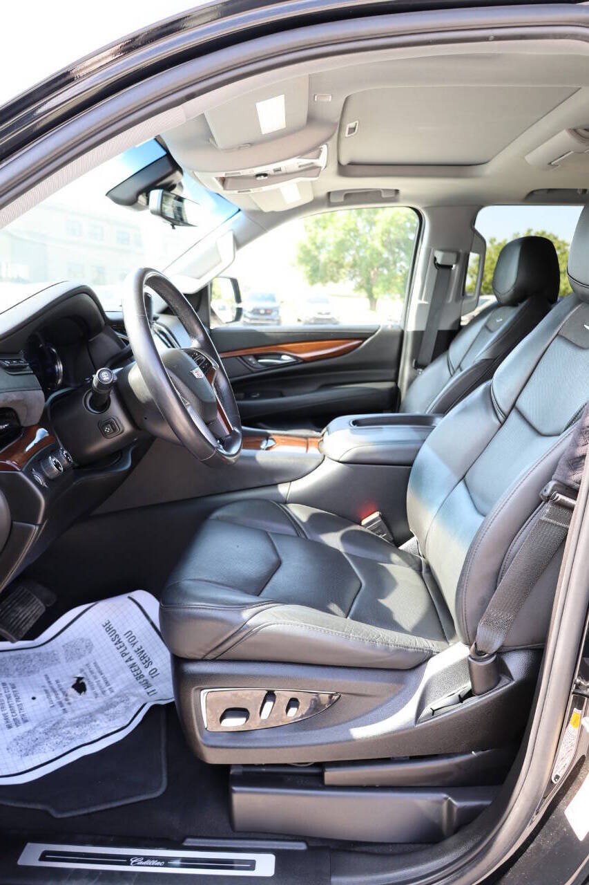 Used 2019 Cadillac Escalade Premium Luxury w/ LPO, Radiant Package AWD/4WD image 13