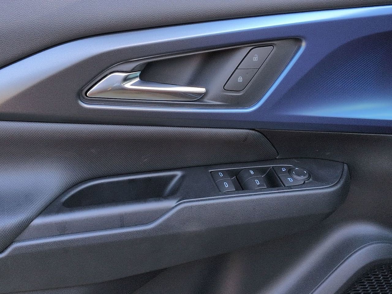 New 2026 Chevrolet Equinox EV LT FWD image 8