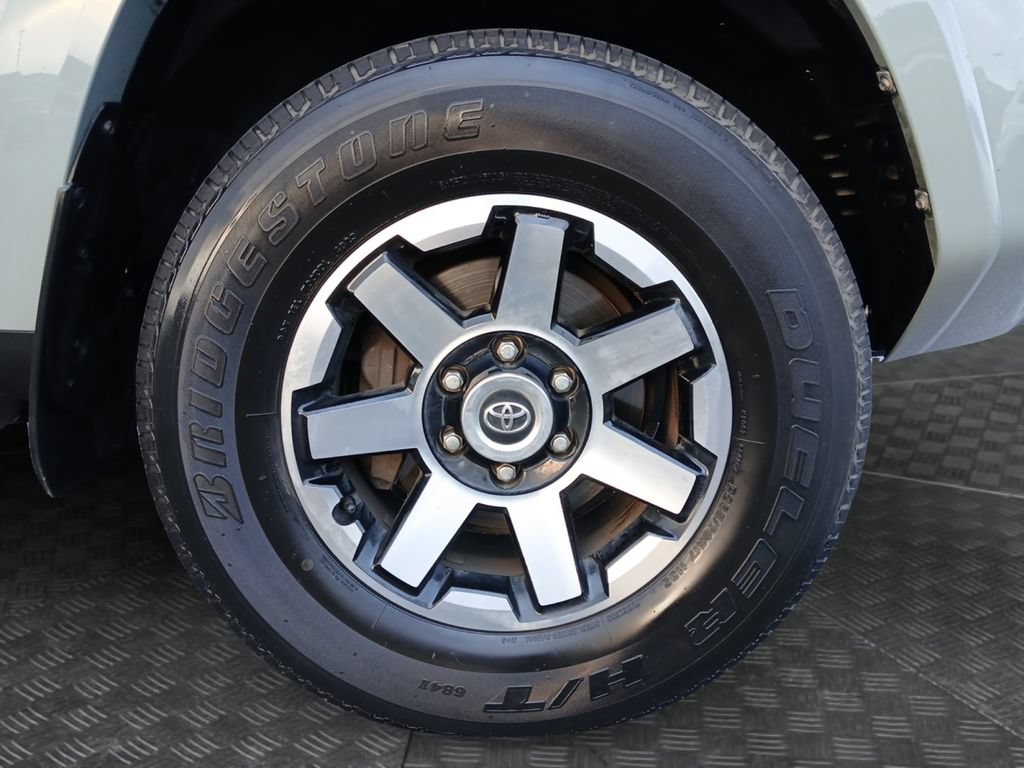 Used 2022 Toyota 4Runner TRD Off-Road Premium AWD/4WD image 23