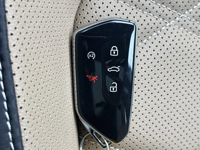 Used 2025 Volkswagen Atlas Cross Sport SE image 43