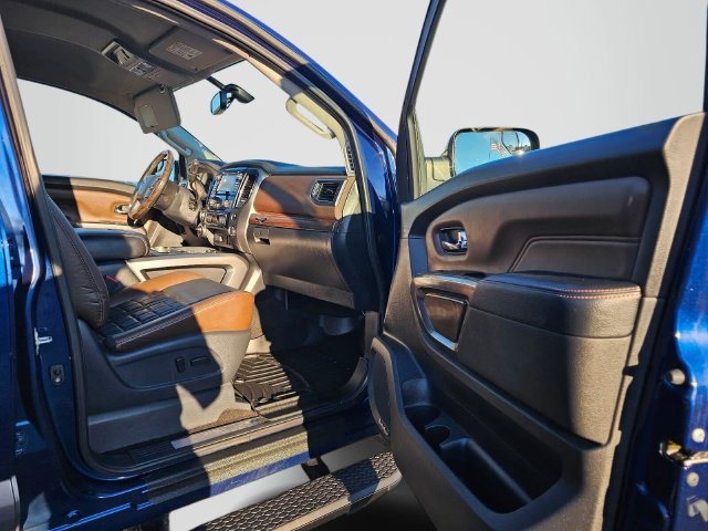 Used 2018 Nissan Titan Platinum Reserve AWD/4WD image 12