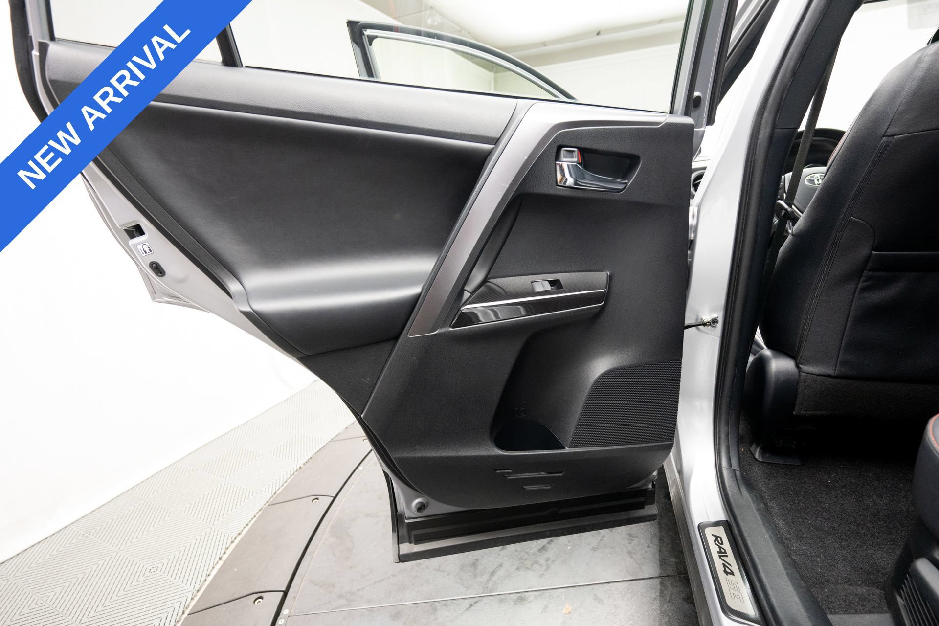 Used 2017 Toyota RAV4 SE w/ Advanced Technology Package AWD/4WD image 23