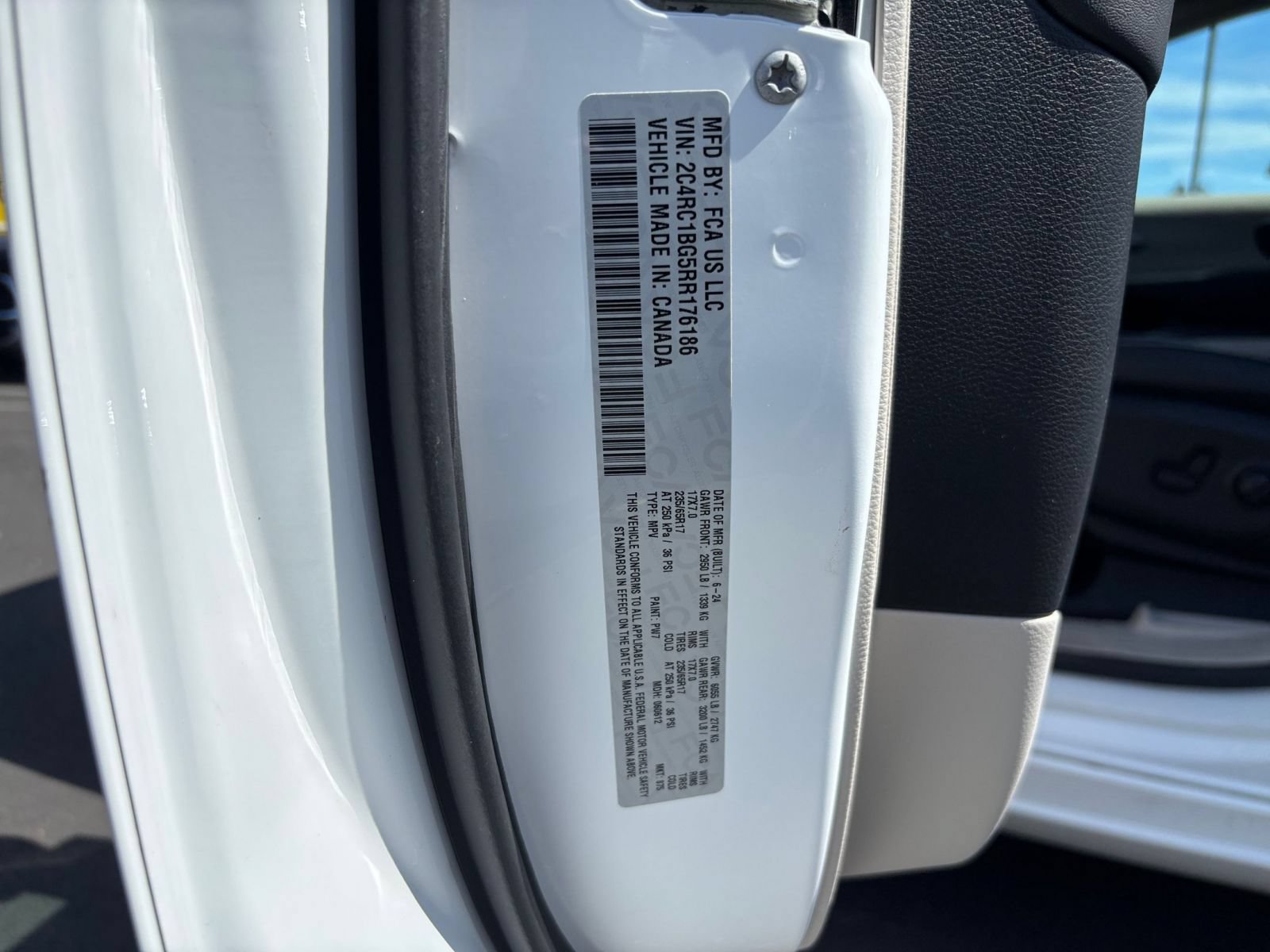 Used 2024 Chrysler Pacifica Touring-L FWD image 31