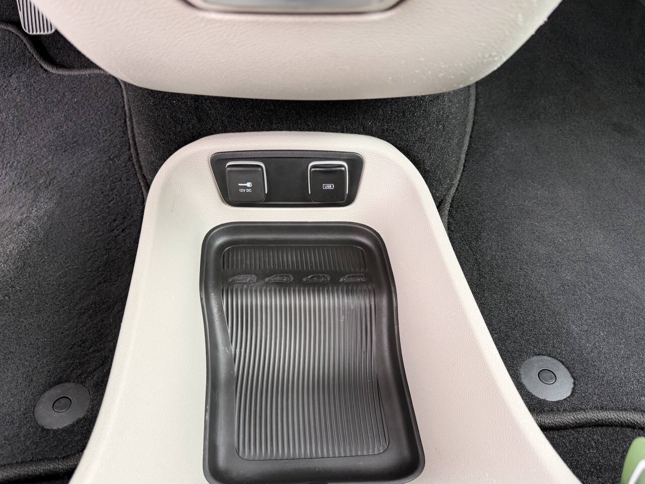Used 2018 Chrysler Pacifica Touring-L FWD image 21