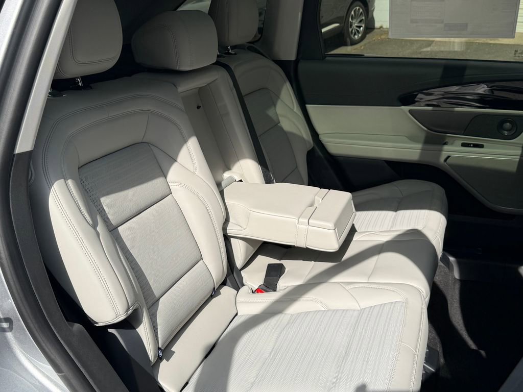 New 2026 Lincoln Nautilus Reserve w/ Jet Appearance Package AWD/4WD image 8
