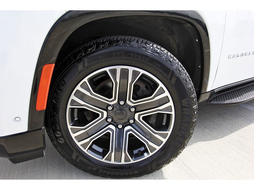 Used 2024 Jeep Wagoneer L Series II image 32