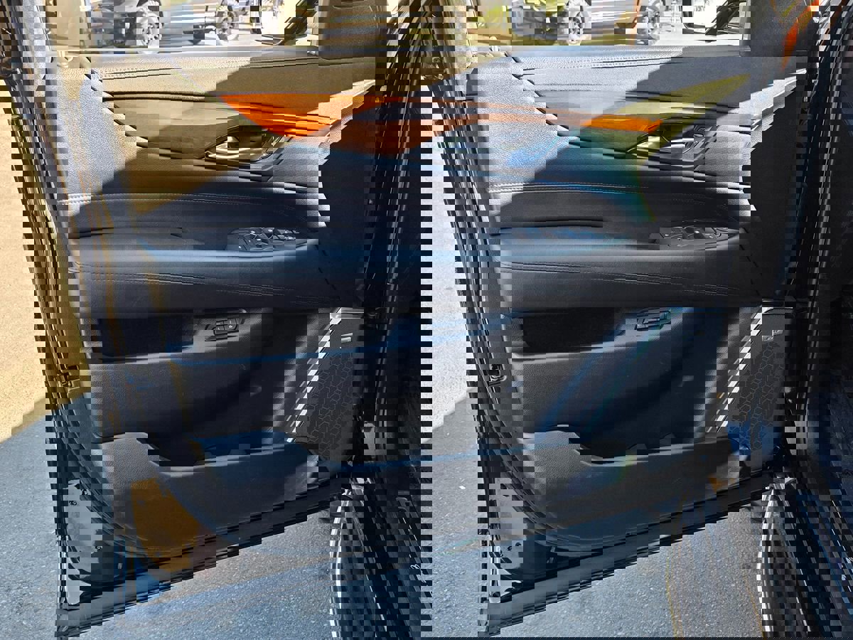 Used 2017 Cadillac Escalade Luxury image 26