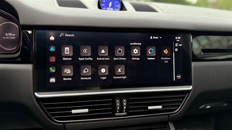 Used 2023 Porsche Cayenne w/ Premium Package image 32