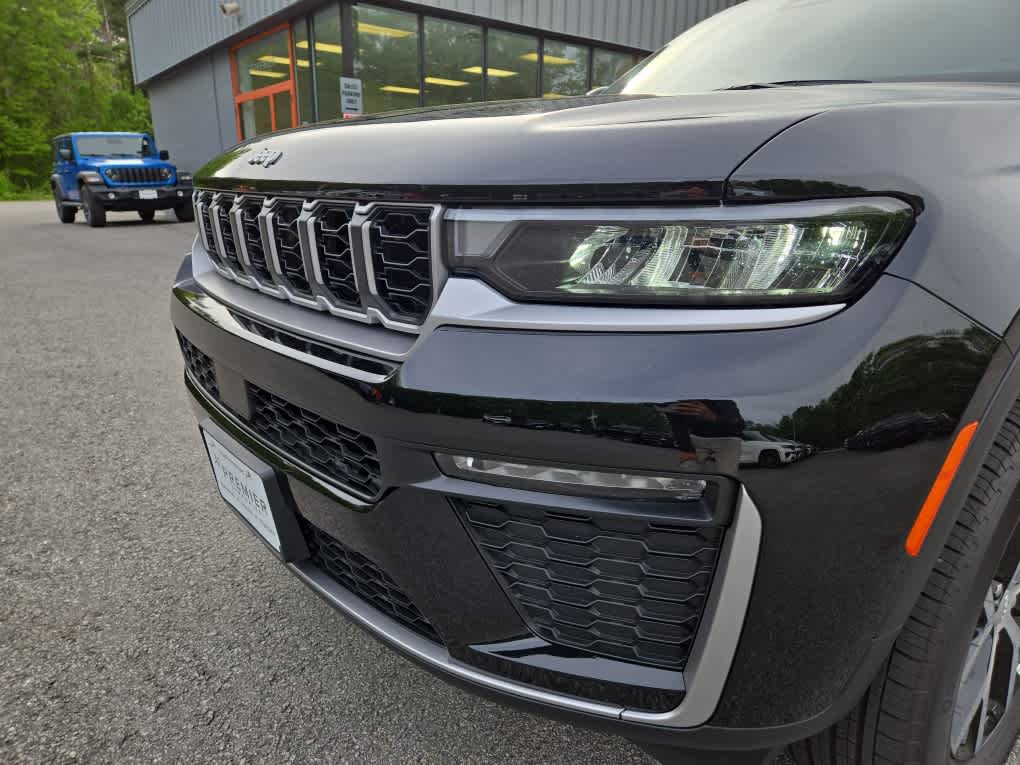Used 2026 Jeep Grand Cherokee Limited AWD/4WD image 9