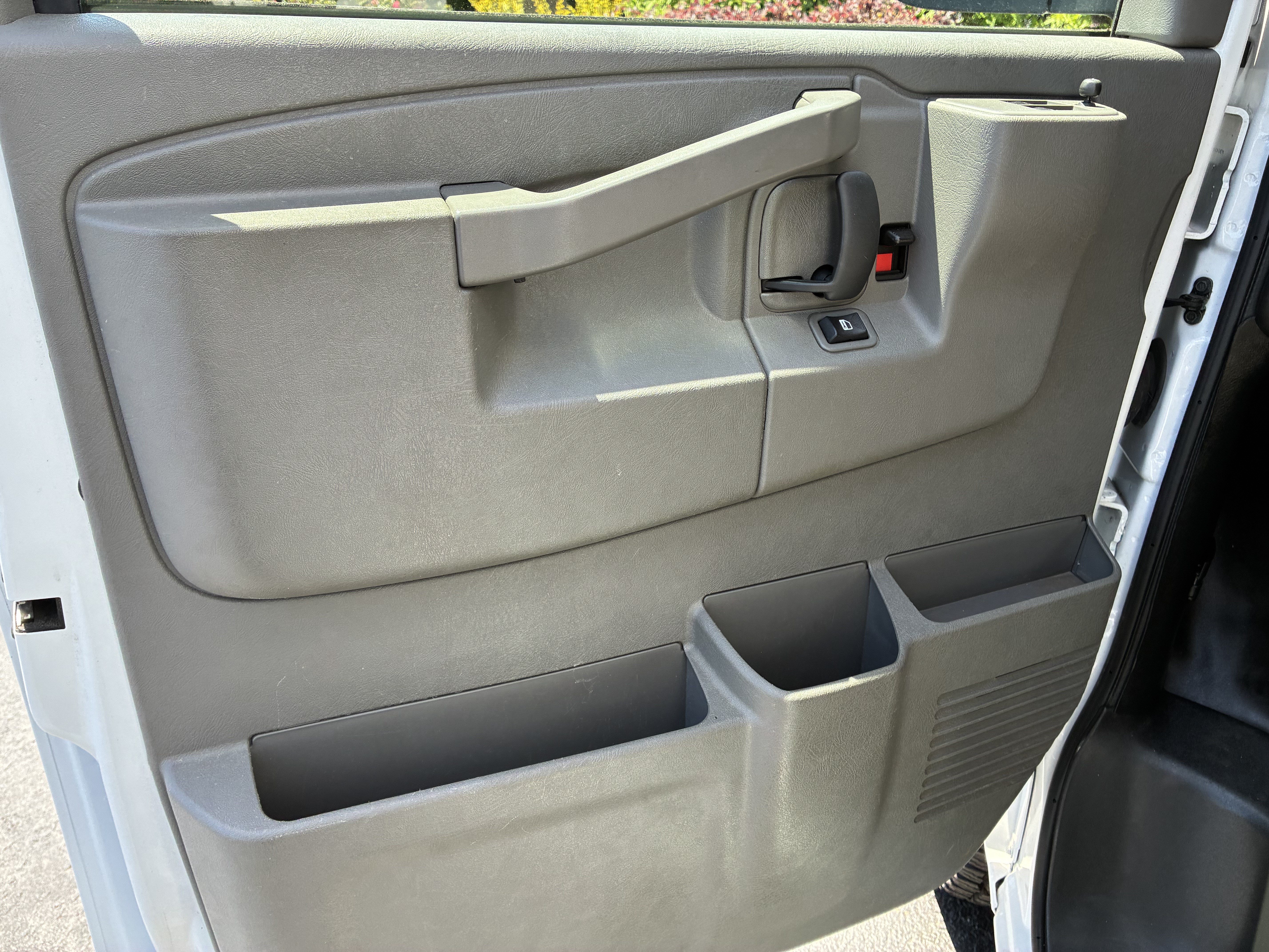 Used 2025 Chevrolet Express 3500 w/ Power Convenience Package RWD image 24
