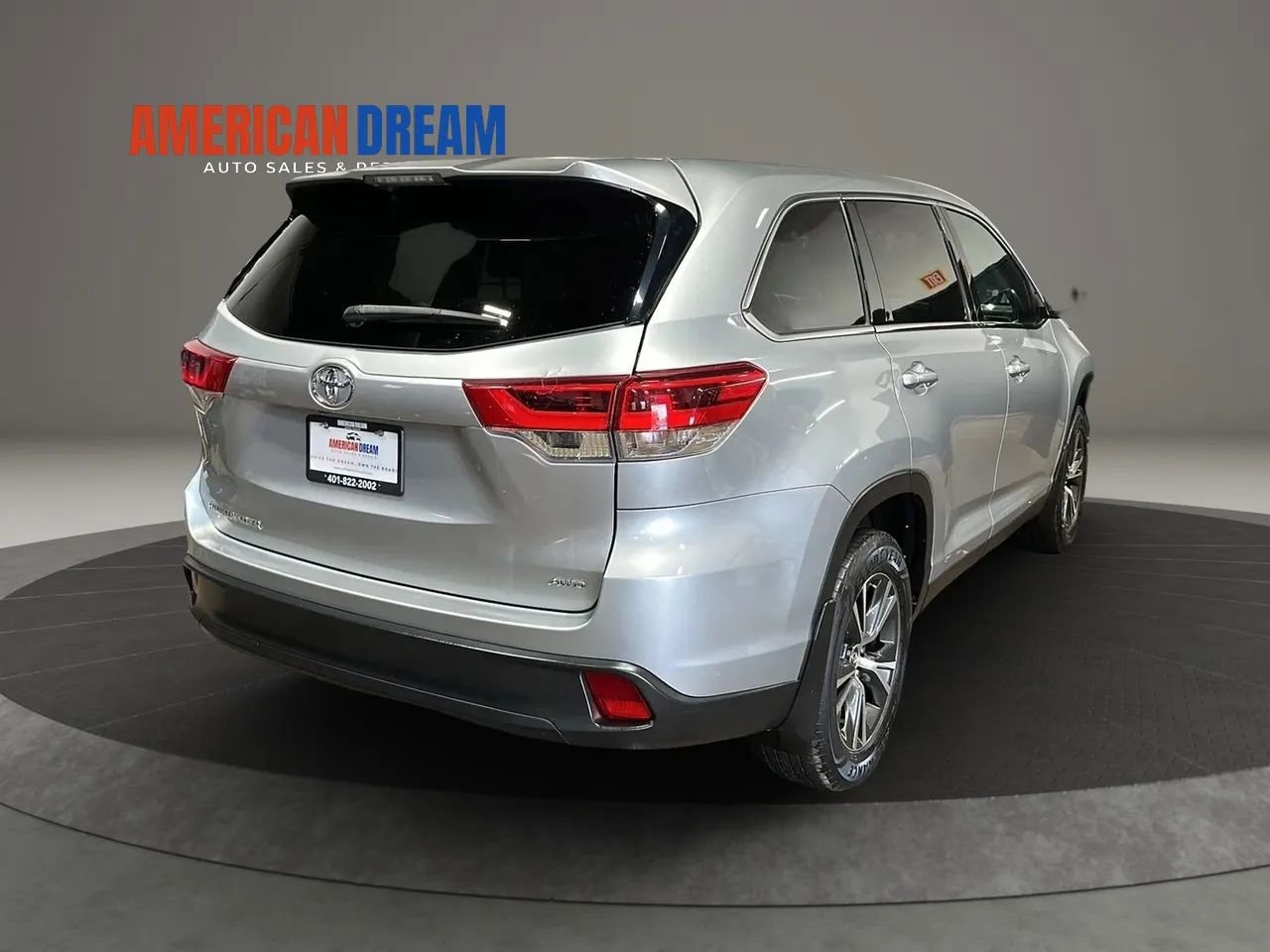 Used 2019 Toyota Highlander LE AWD/4WD image 5
