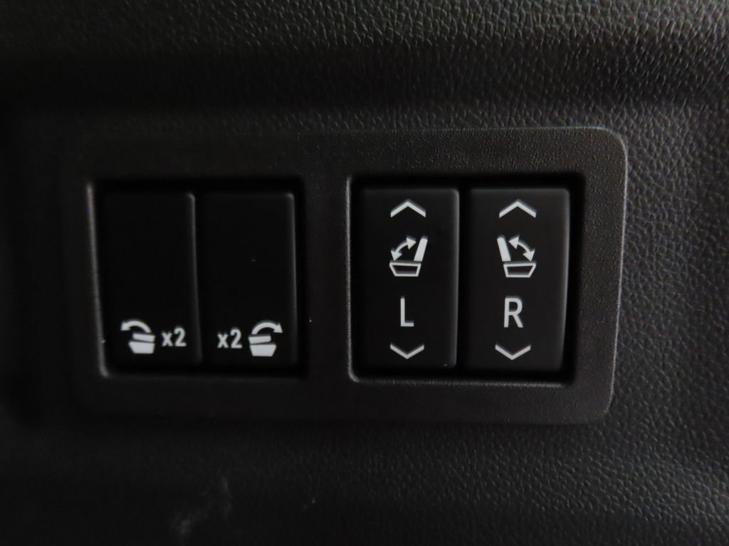 Used 2023 GMC Yukon Denali image 37