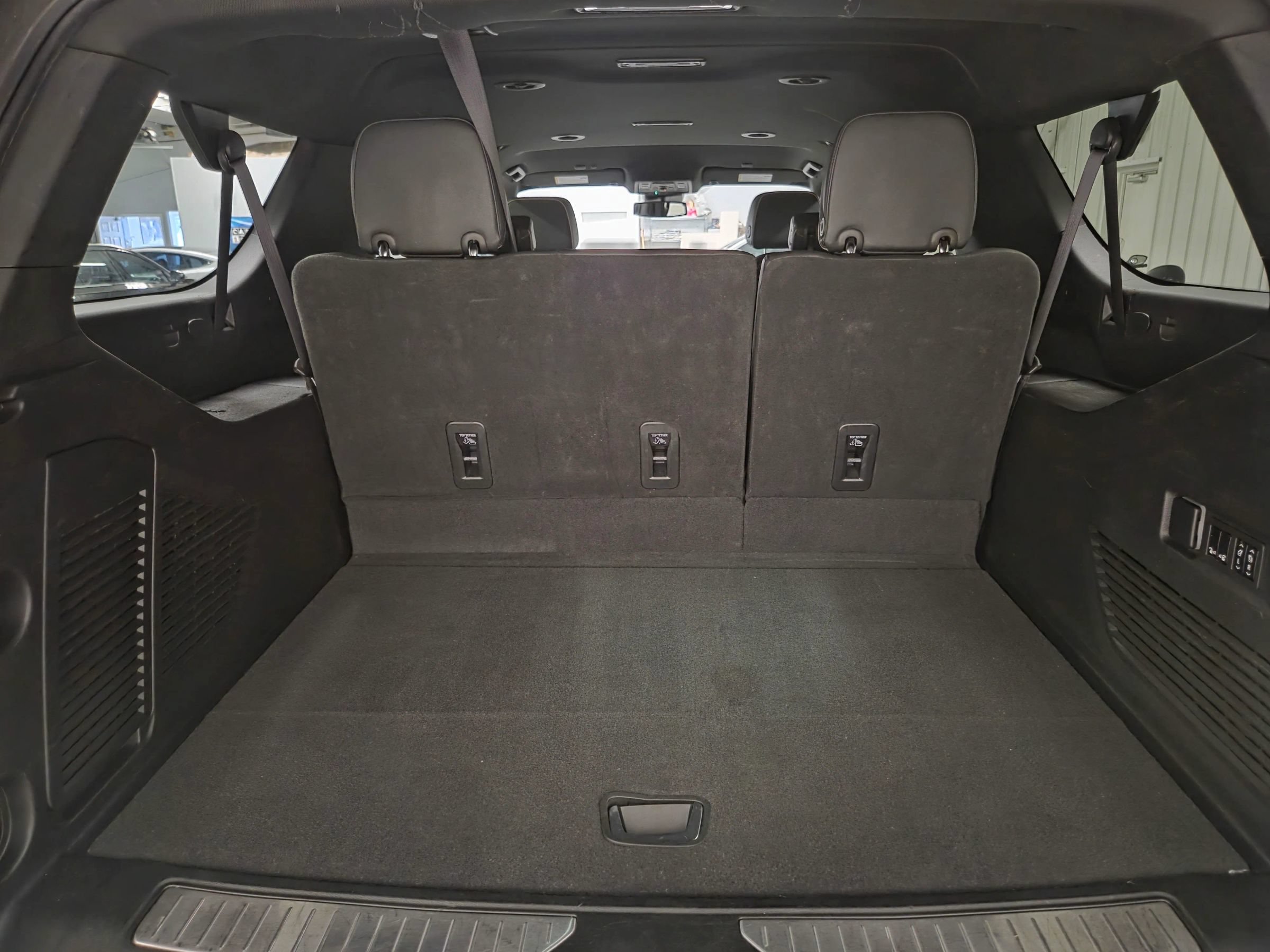 Used 2023 Chevrolet Suburban Premier RWD image 38