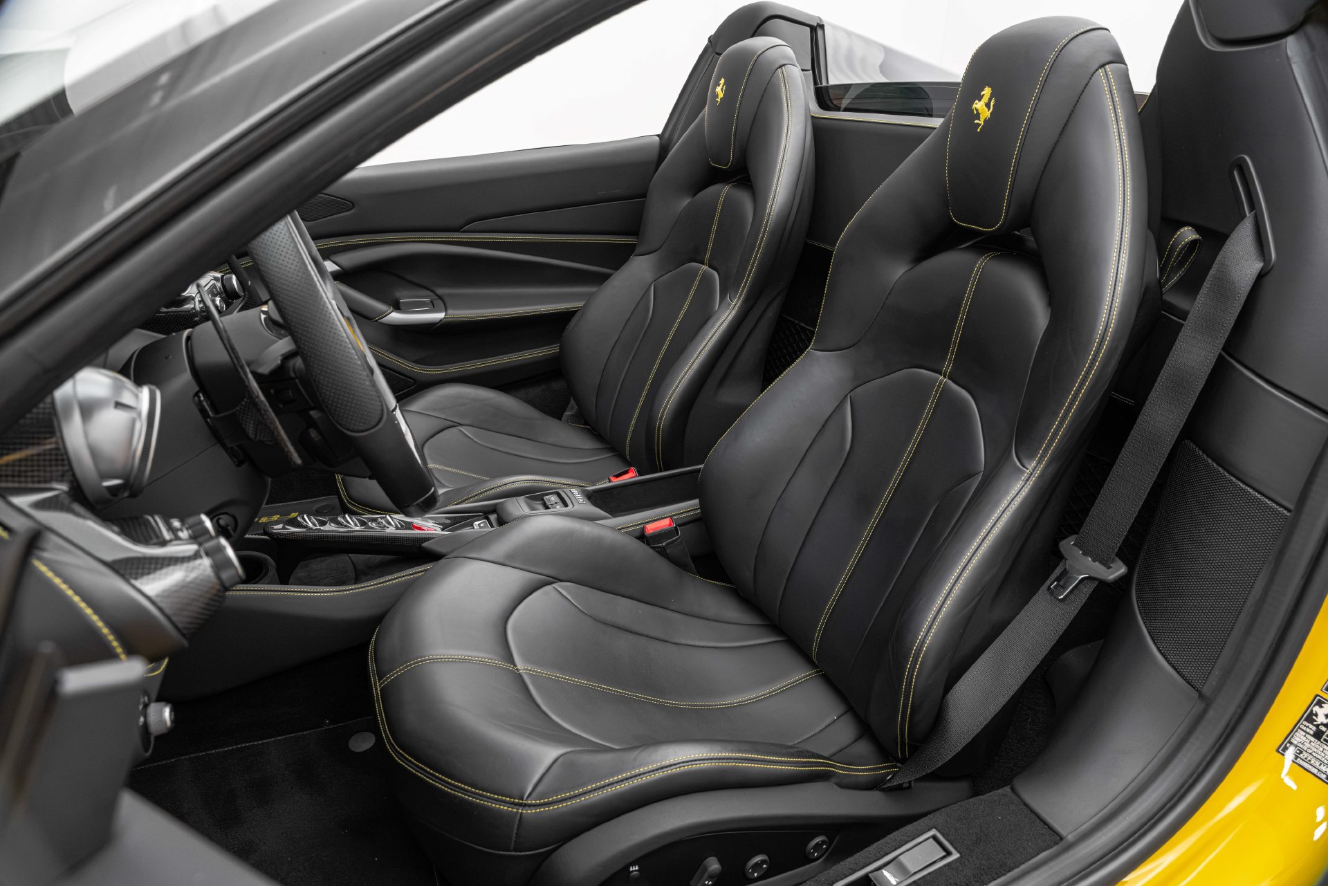 Certified 2021 Ferrari F8 Tributo RWD image 5