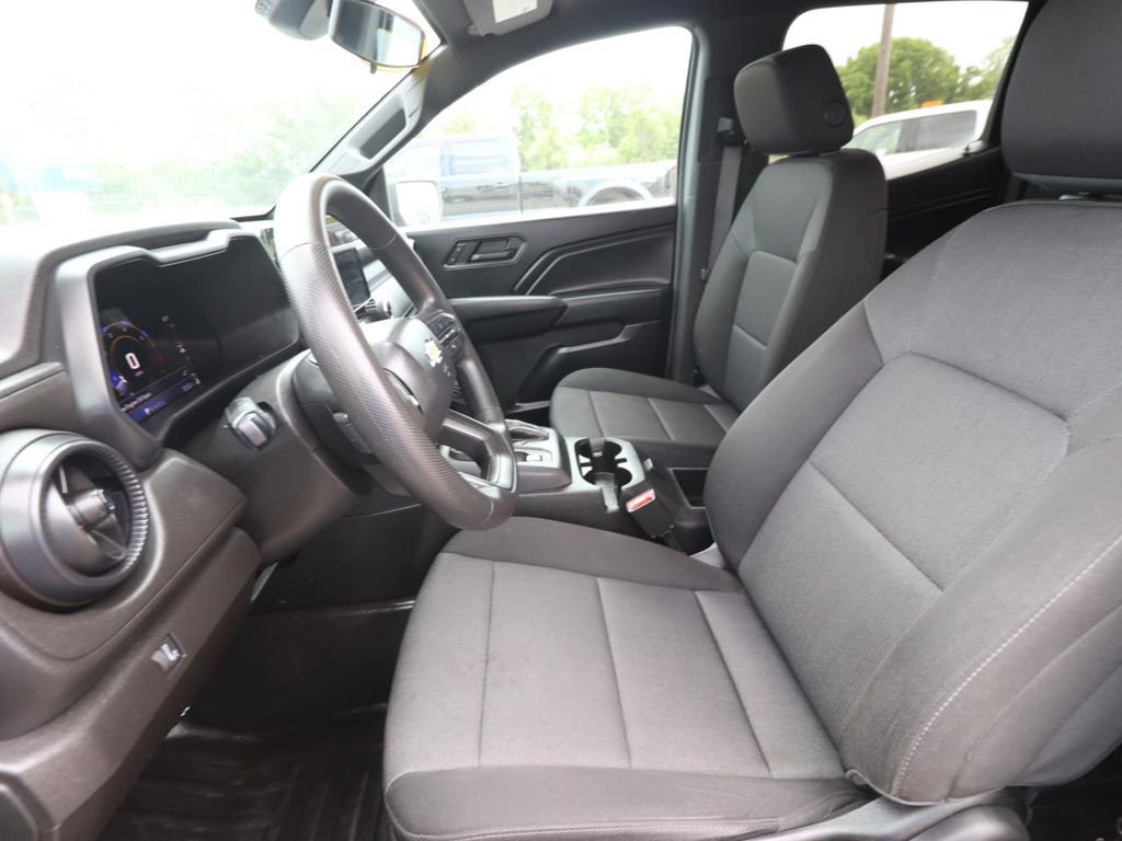 Used 2023 Chevrolet Colorado W/T image 2